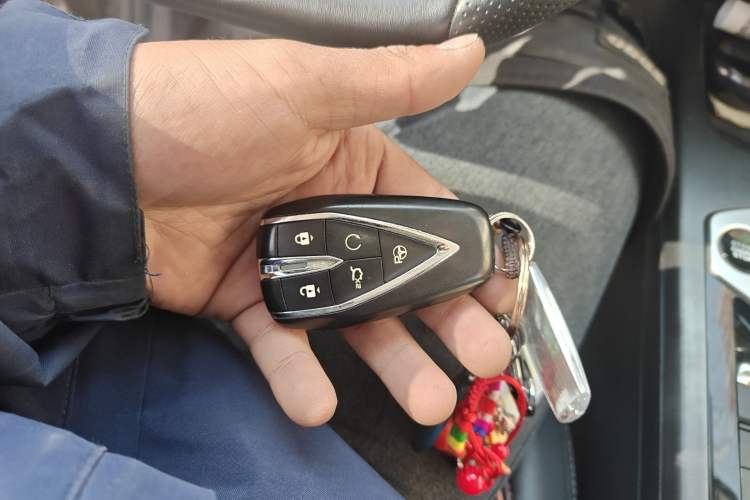 Used CHANGAN OSHAN X7 PLUS 2022 1.5T Blue Whale Edition Automatic Geeker Navigation Model
