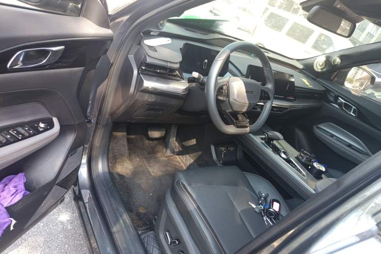 Used CHANGAN OSHAN Z6 New Energy 2023 ZhiDian iDD 150KM Flagship PLUS Smart Parking Edition
