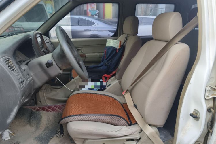 Used Nissan D22 2013 2.4L Gasoline Two-Wheel-Drive Standard Model