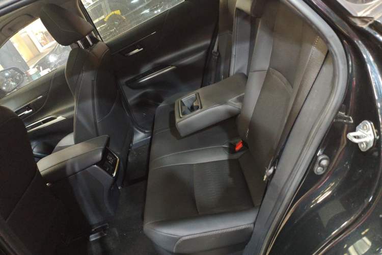 Used Toyota Venza 2022 Dual-Engine 2.5L CVT Four-Wheel Drive Supreme Edition Left Rear Seat