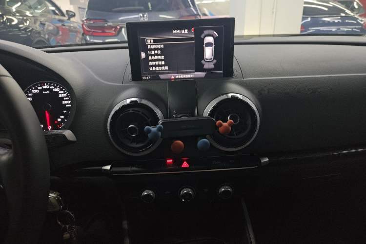 Used Audi A3 2020 Sportback 35 TFSI Fashion Edition China VI Emission Standard Audio And AC Panel