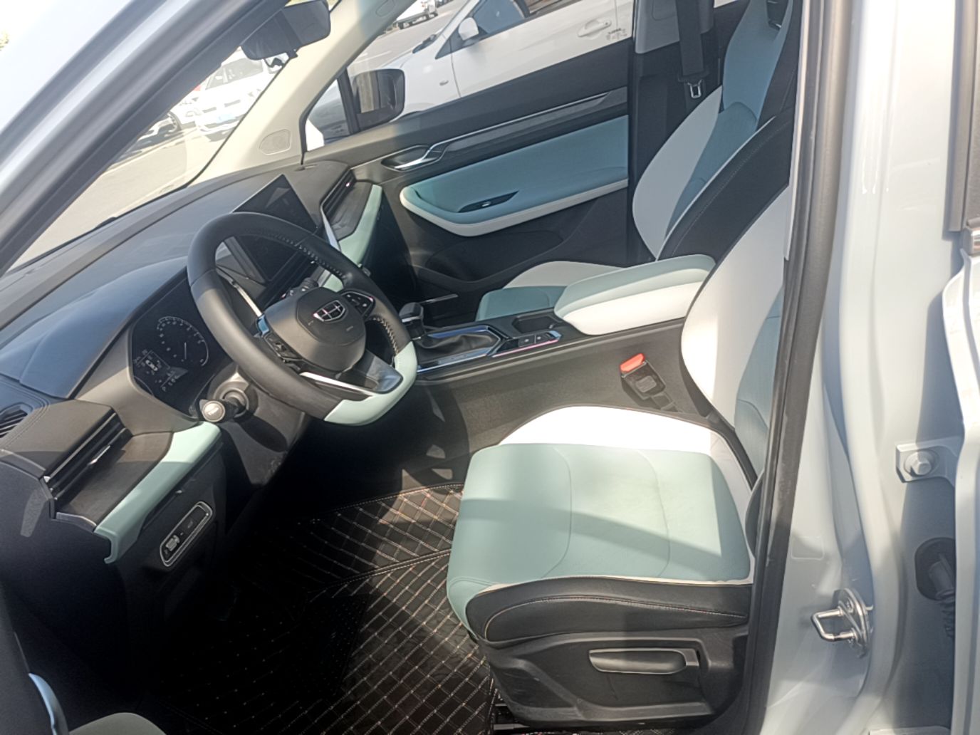 Geely Auto Emgrand S 2022 1.4T CVT Crossover Player Edition — снимка 17