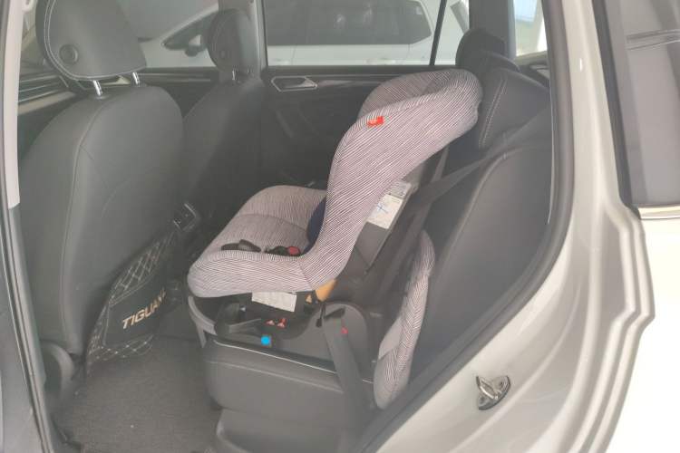 Used Volkswagen Tiguan L 2023 330TSI Automatic Two-Wheel Drive R-Line Enjoyment Edition
