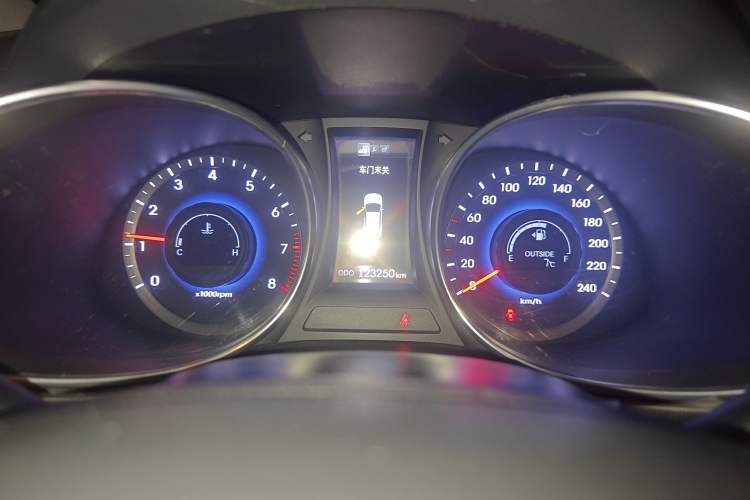 Used Hyundai Santa Fe 2013 2.4L Manual Two-Wheel Drive Comfort Version