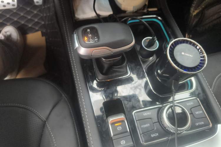 Used BAIC Off-Road BJ40 2023 2.0T Automatic Four-Wheel Drive Urban Hunter Edition Chivalrous Type Gear Lever