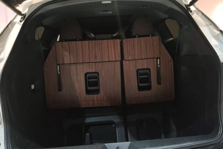 Used Toyota SIENNA 2021 2.5L Hybrid Platinum Edition Trunk