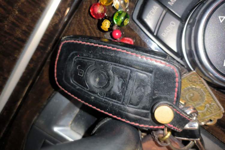 Used BMW 5 Series 2017 528Li Leading Model
