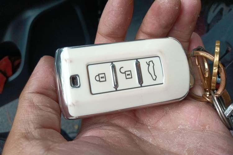 Used Mitsubishi Outlander 2019 2.0L Two-Wheel Drive Comfort Edition 7 Seats China V Emission Standard