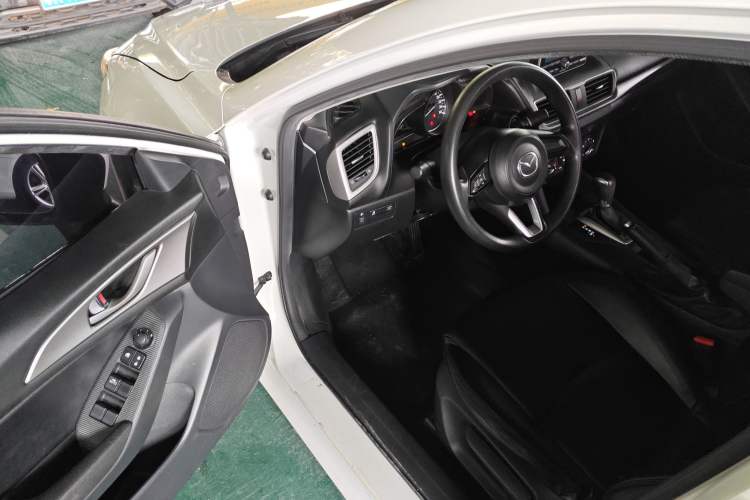 Used Mazda 3 Axela 2019 Cloud-Controlled Version Sedan 1.5L Automatic Comfort Trim China VI Standard Driver Seat