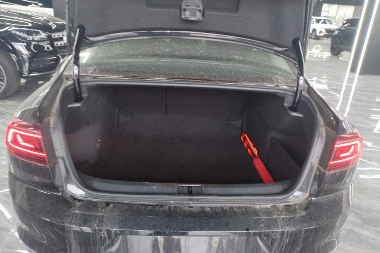 Used Volkswagen Magotan 2025 Zhongxiang Version 280TSI DSG Comfort Edition