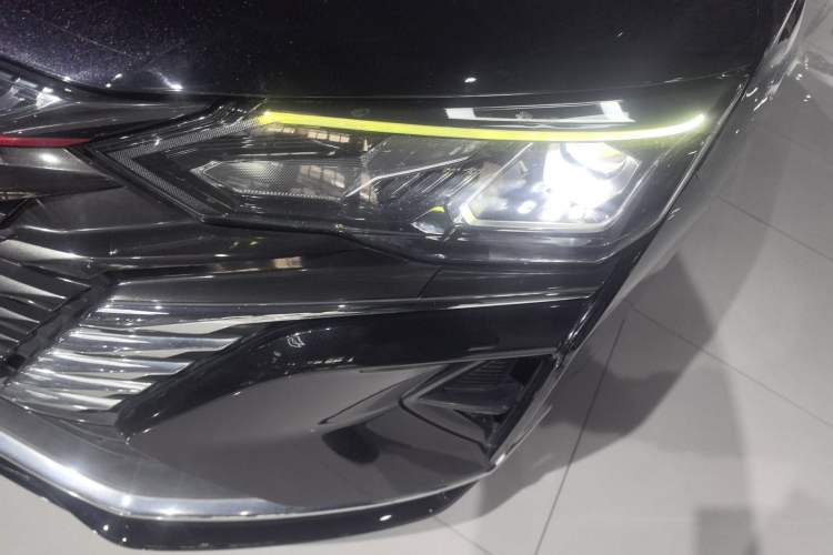Used Dongfeng Aeolus Yixuan MAX 2021 1.5T Ultra-Stylish Trendsetter Edition Left Front Headlight