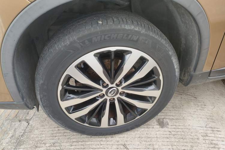 Used GAC Trumpchi GS4 2017 235T Automatic Two-Wheel Drive Luxury Smart Connectivity Version Left Front Wheel Hub