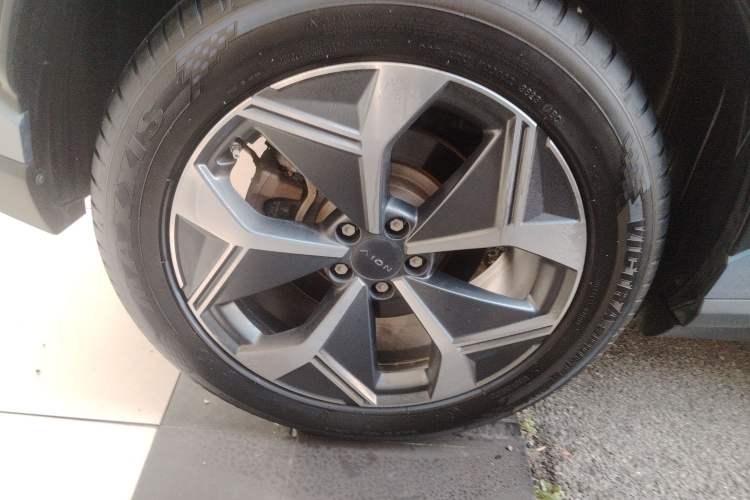 Used AION V 2024 Plus 70 Star Edition Lithium Iron Phosphate
