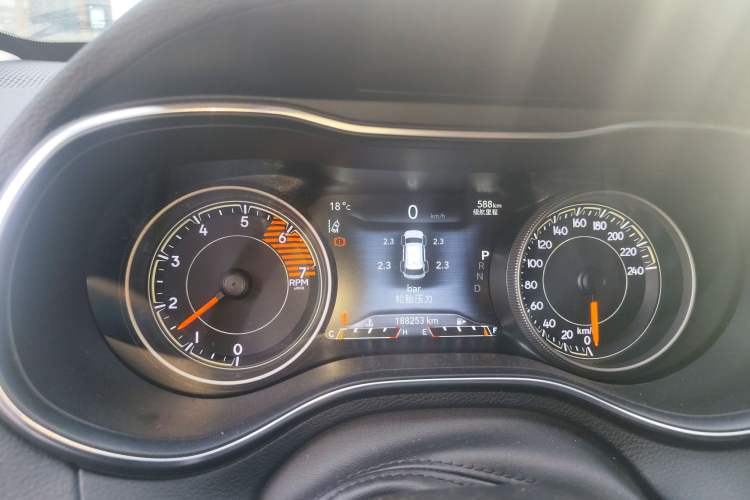 Used Jeep Cherokee 2019 2.0T Four-Wheel Drive Explorer Edition China V