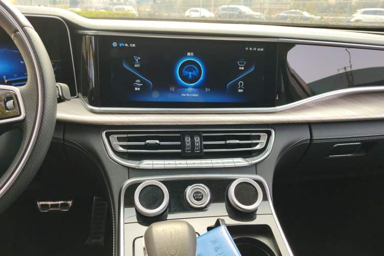 Used Hongqi H9 2020 2.0T Smart Connect Flagship Edition Audio And AC Panel