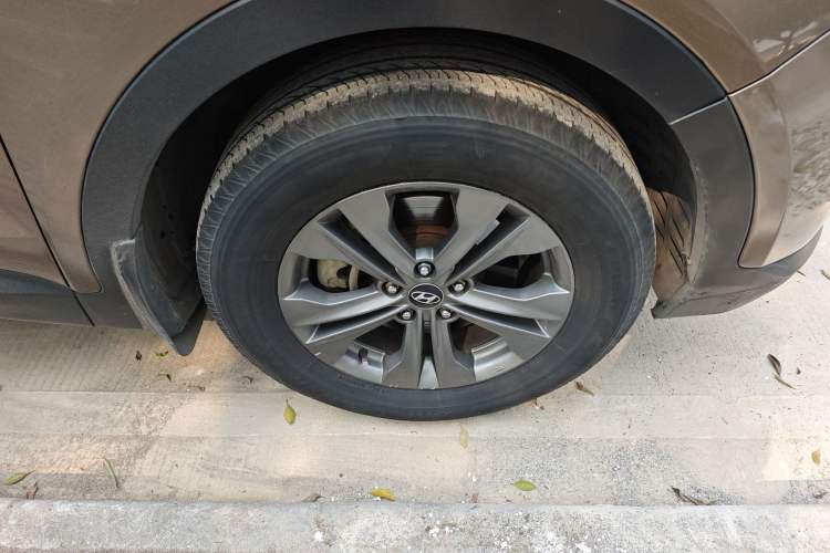 Used Hyundai Santa Fe 2013 2.4L Automatic Two-Wheel Drive Smart Version