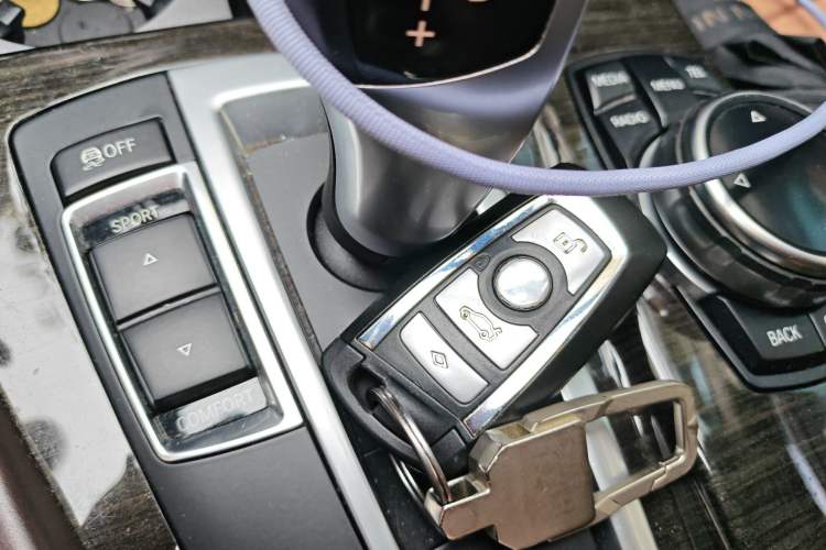 Used BMW 5 Series 2014 525Li Luxury Design Package