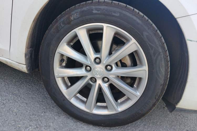 Ojetý Buick Verano 2017 Sedan 20T Dual-Clutch Leading Model
