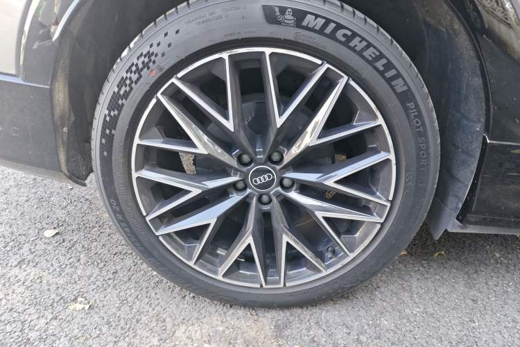 Used Audi Q5 e-tron 2022 40 e-tron Starlight Edition Mech Kit
