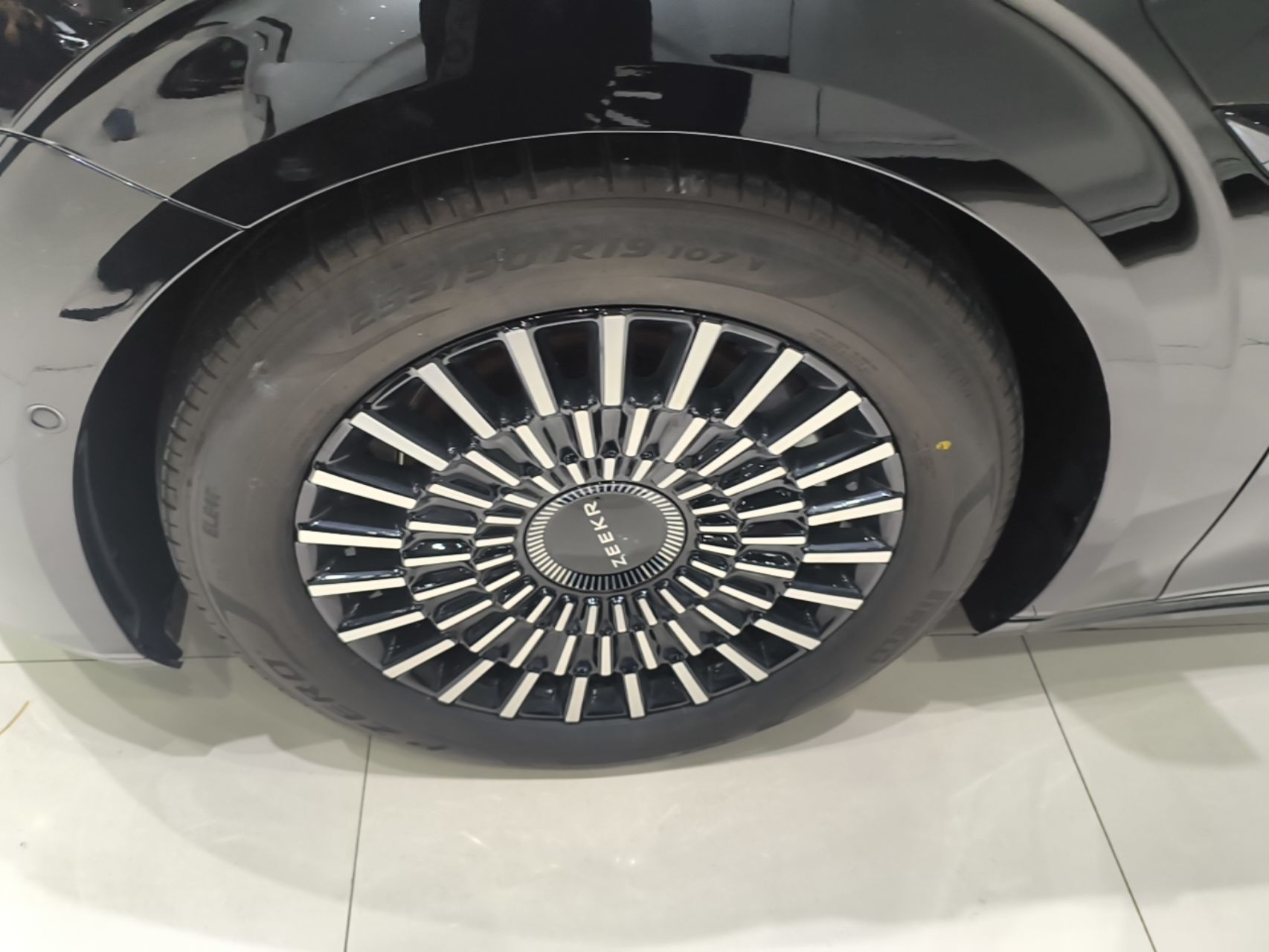 Zeekr 009 2024 7-Seater Walk-Through Version Four-Wheel Drive 108 kWh — снимка 10