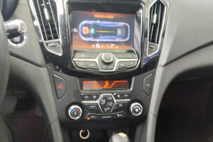 Used Chery Arrizo 7e 2016 1.6L e-Chic Edition Audio And AC Panel