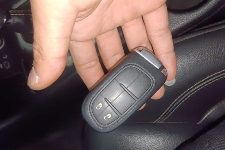 Used Jeep Cherokee 2017 2.0L Superior Edition Vehicle Key