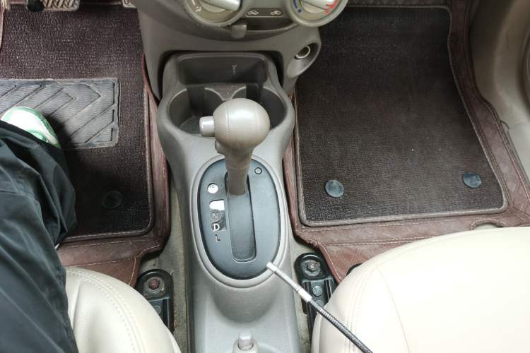 Used Nissan Sunny 2011 1.5XE CVT Comfort Edition Gear Lever