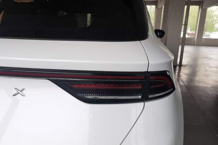 Used ARCFOX Alpha T 2022 653S+ 160kW Right Rear Taillight