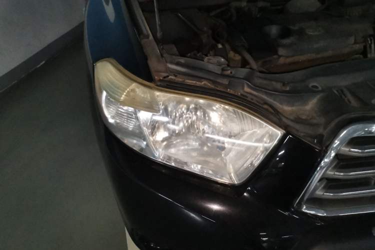 Used Toyota Highlander 2011 2.7L Two-Wheel Drive 7-Seater Supreme Edition Right Front Headlight