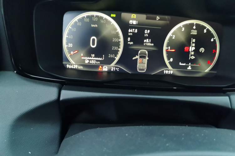 Used Lynk & Co 01 2017 2.0T Four-Wheel Drive Pro Edition Odometer Close Up