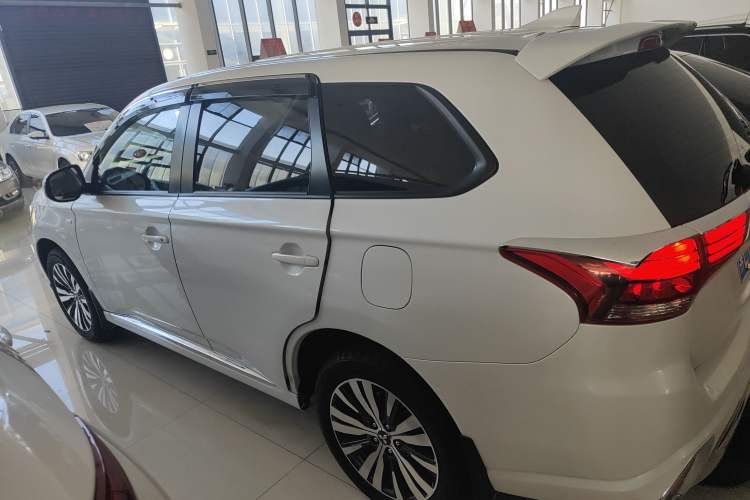 Used Mitsubishi Outlander 2021 2.0L Two-Wheel Drive Comfort Edition 5 Seats