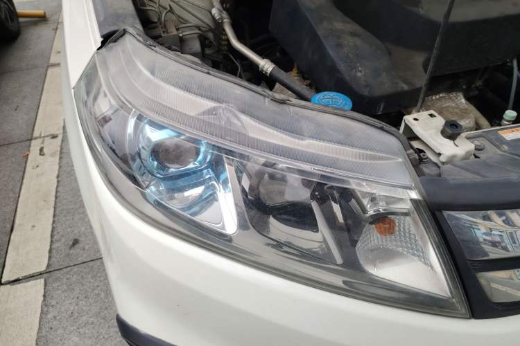 Used Suzuki Vitara 2016 1.4T Automatic Two-Wheel Drive Luxury Version Right Front Headlight