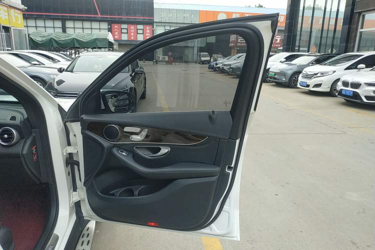 Used Mercedes-Benz GLC 2019 GLC 260 L 4MATIC Dynamic Model Interior 5