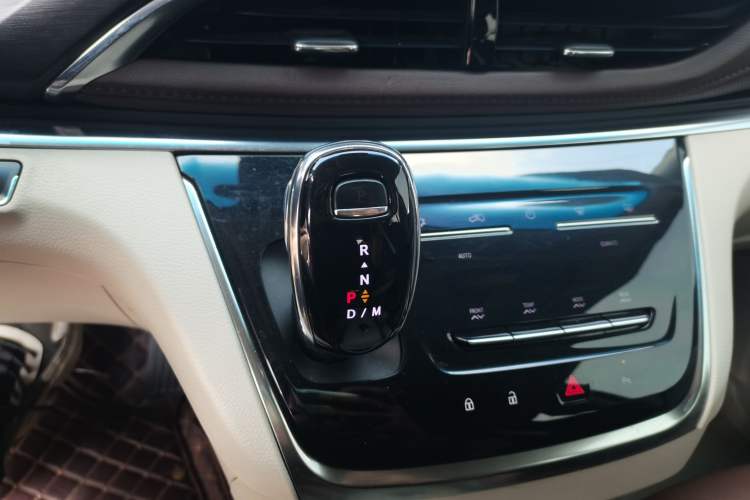 Used Buick GL8 2022 Land Cruiser Executive Class 652T Comfort Model
