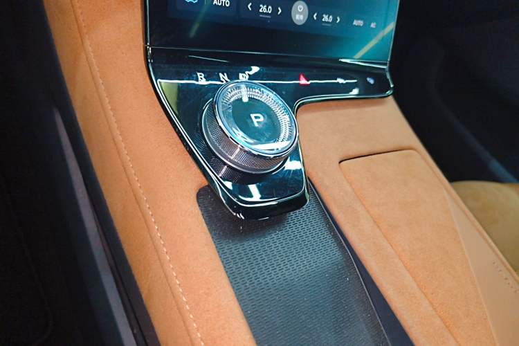 Used VOYAH PASSION 2024 PHEV Four-Wheel Drive Ultra-Long Range Flagship Model
