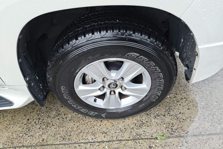 Used Toyota Land Cruiser  Right Front Wheel Hub