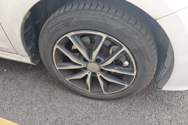 Used BYD Song MAX 2017 1.5T Automatic Smart Connect Elite 7-Seater Right Front Wheel Hub