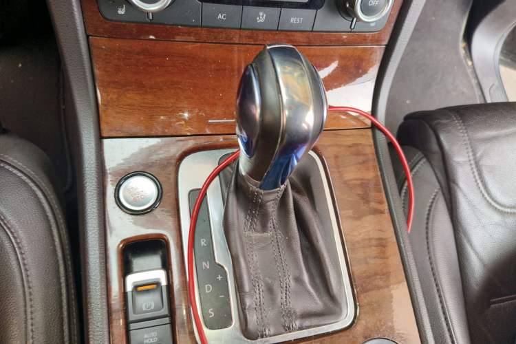 Used Volkswagen Touareg 2011 3.0 TDI Diesel Standard Version Gear Lever