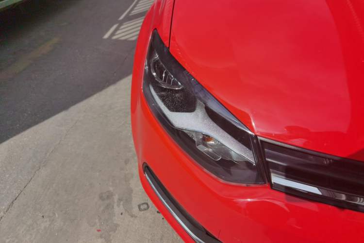 Used Volkswagen Polo 2016 1.4L Manual Fashion Model Right Front Headlight