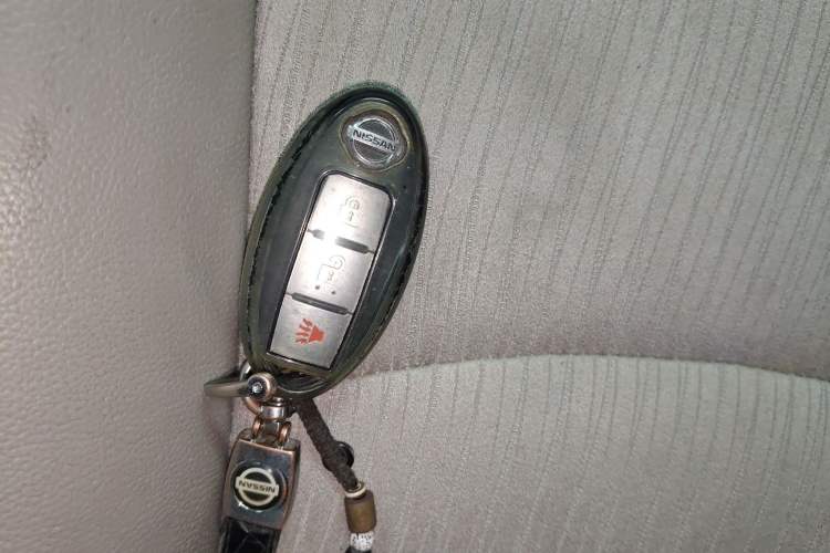 Used Nissan Tiida 2013 1.6L CVT Cool Cafe Edition
