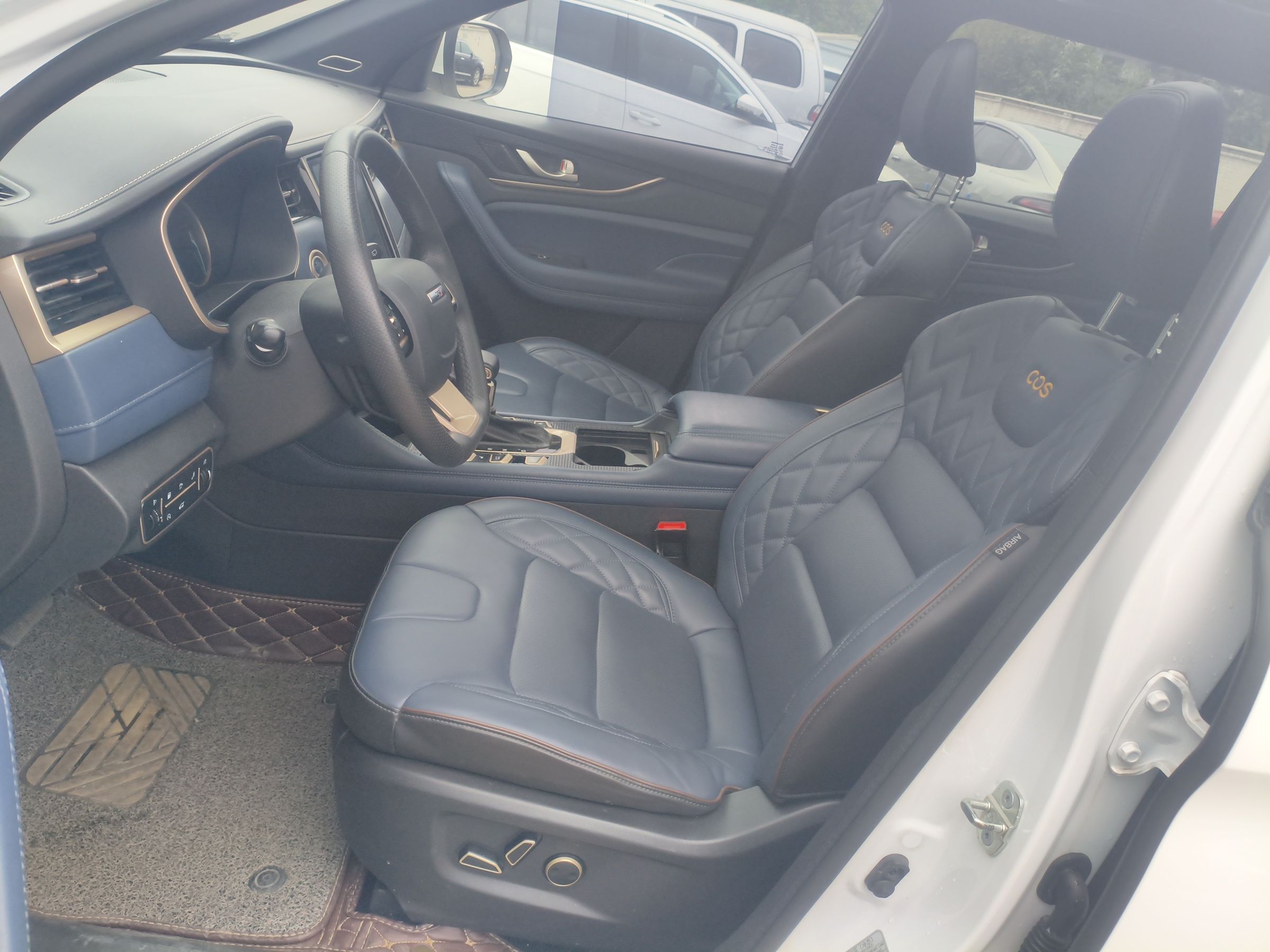 Переднее сиденье в автомобиле