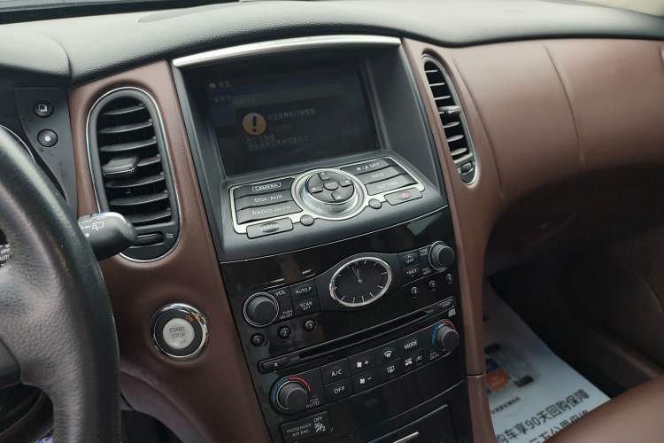 Used Infiniti QX50 2013 2.5L 4x4 Elegant Edition Audio And AC Panel