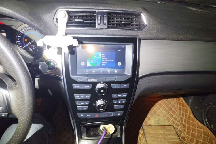 Used Haval H2 2018 Red-Label 1.5T Dual-Clutch Two-Wheel-Drive Luxury Model