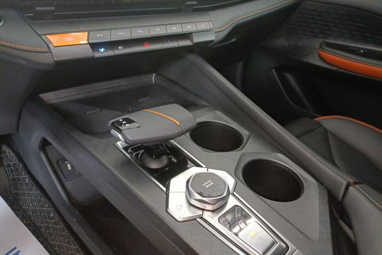 Used CHANGAN UNI-V 2025 1.5T 500Bar High-Energy Version