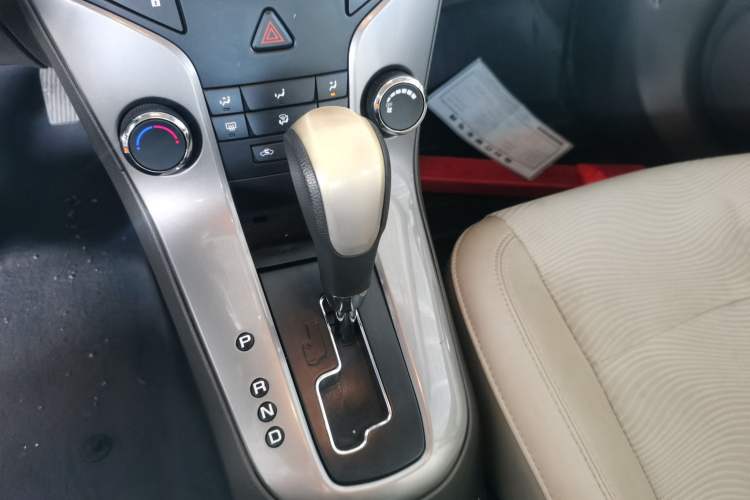 Used Chevrolet Cruze 2015 1.5L Classic SE AT Gear Lever