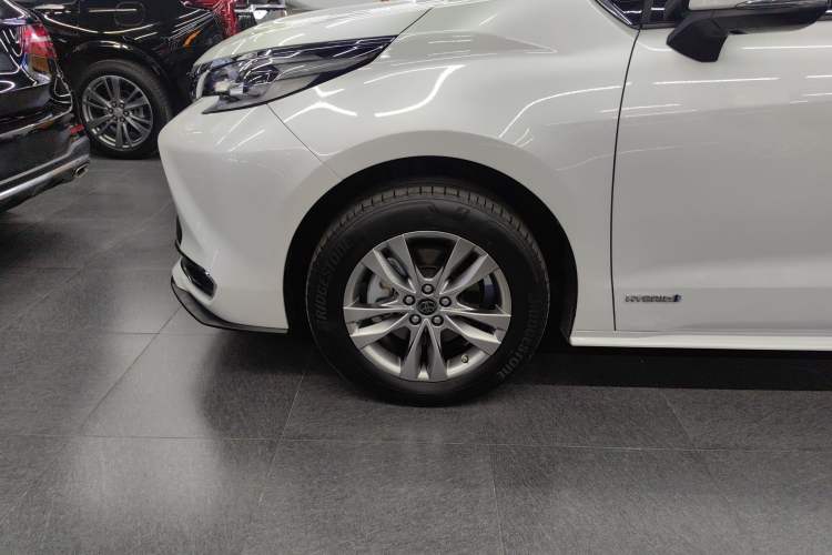 Used Toyota SIENNA 2023 2.5L Hybrid Comfort Edition Exterior 4