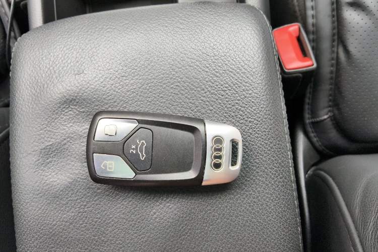 Used Audi A4L 2019 40 TFSI Fashion Edition China VI Emission Standard Vehicle Key