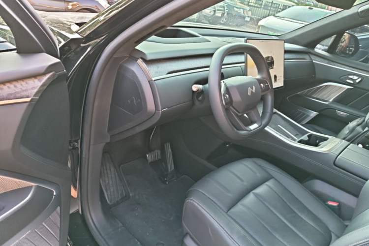 Used ONVO Luxeed L90 2025 Model—Pro Six-Seater Version