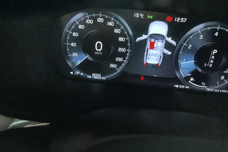 Used Volvo XC60 2019 T5 4x4 Smart & Dynamic Sport Edition China VI Standard Odometer Close Up