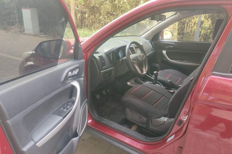 Used CHANGAN CS35 2014 1.6L Manual Luxury Model China IV Standard Driver Seat